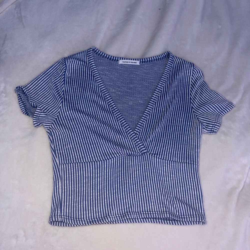 Striped crop v neck